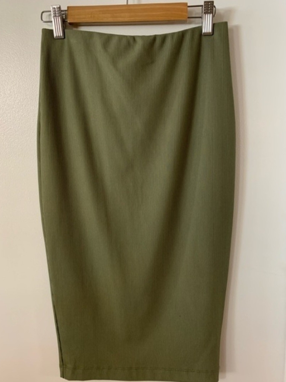 🎁 FREE Guess Olive Ribbed Pencil Skirt (See Description)